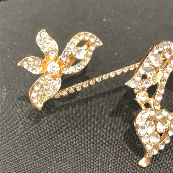 Gold tone Crystal finger bracelet - Picture 5 of 8